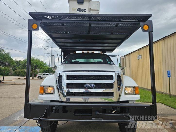 Ford F-750 트럭 탑재 고소작업대