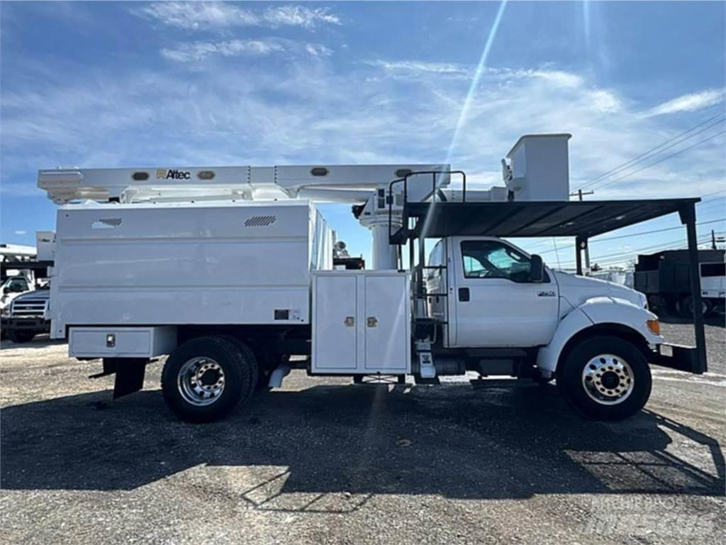 Ford F-750 트럭 탑재 고소작업대