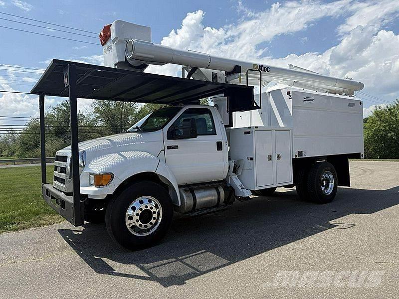 Ford F-750 트럭 탑재 고소작업대