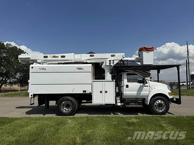 Ford F-750 트럭 탑재 고소작업대