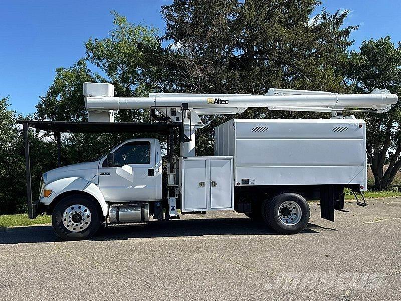 Ford F-750 트럭 탑재 고소작업대