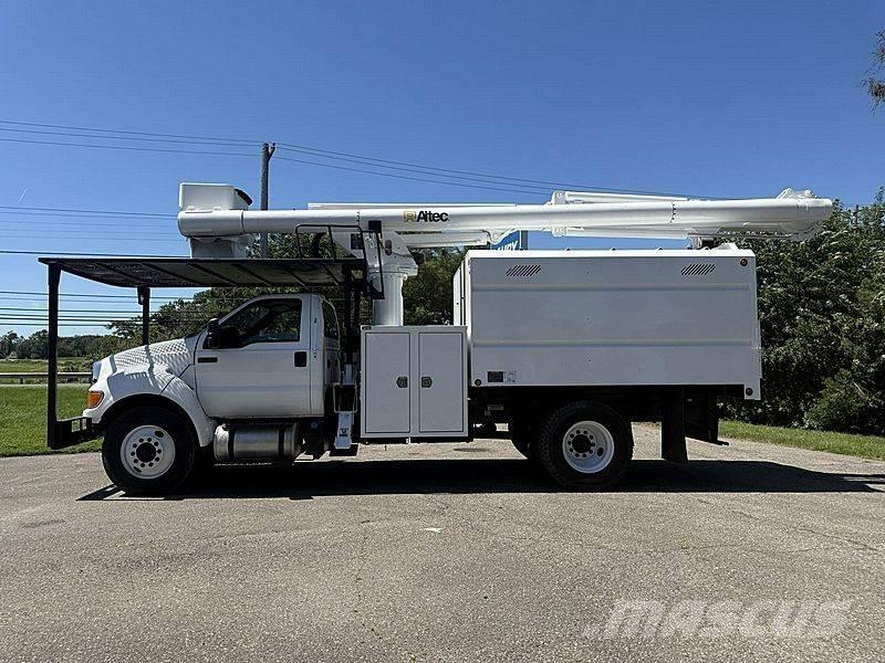 Ford F-750 트럭 탑재 고소작업대