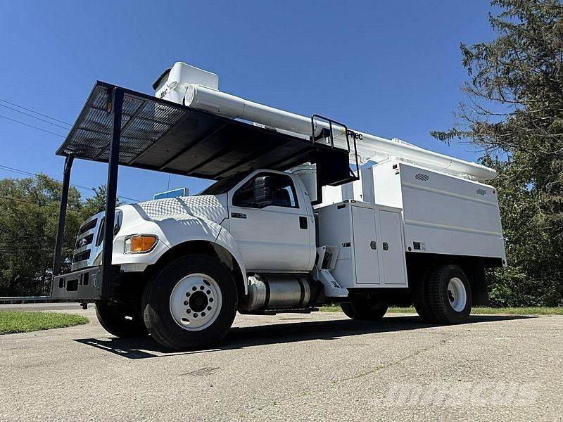 Ford F-750 트럭 탑재 고소작업대