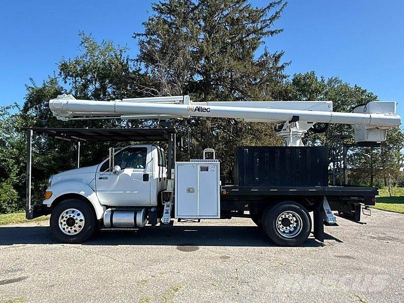 Ford F-750 트럭 탑재 고소작업대