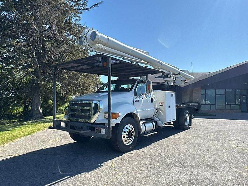 Ford F-750 트럭 탑재 고소작업대