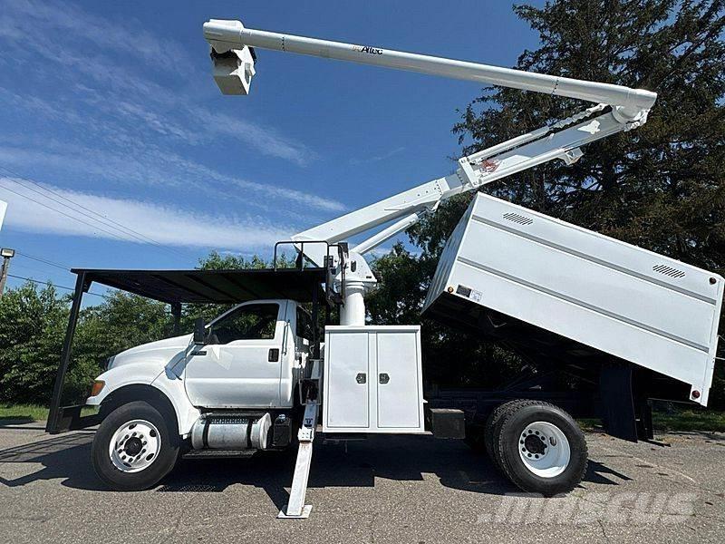 Ford F-750 트럭 탑재 고소작업대