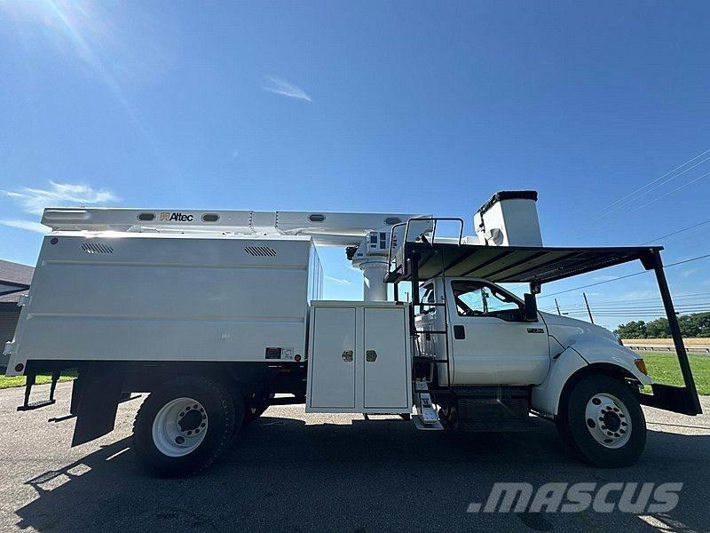 Ford F-750 트럭 탑재 고소작업대