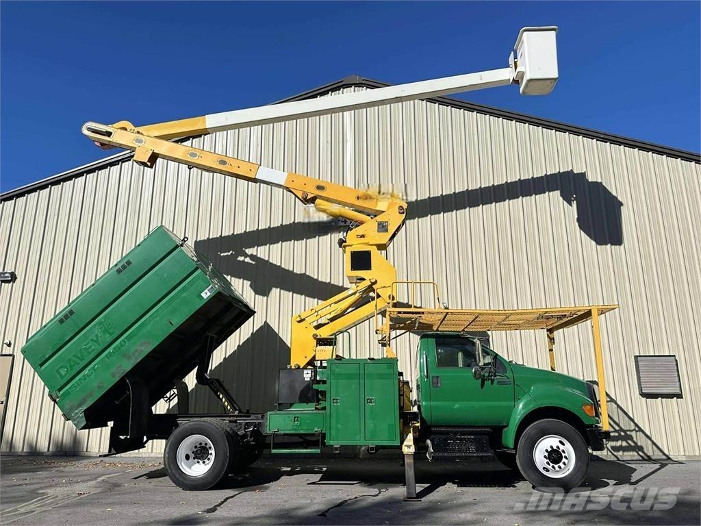 Ford F-750 트럭 탑재 고소작업대