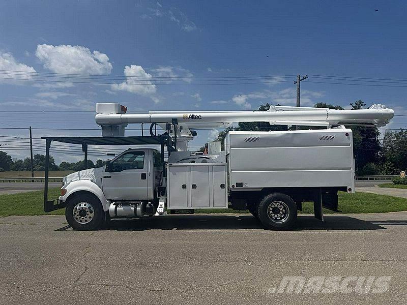 Ford F-750 트럭 탑재 고소작업대
