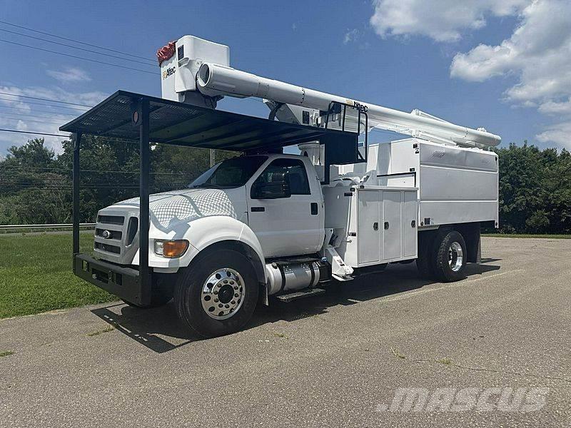 Ford F-750 트럭 탑재 고소작업대