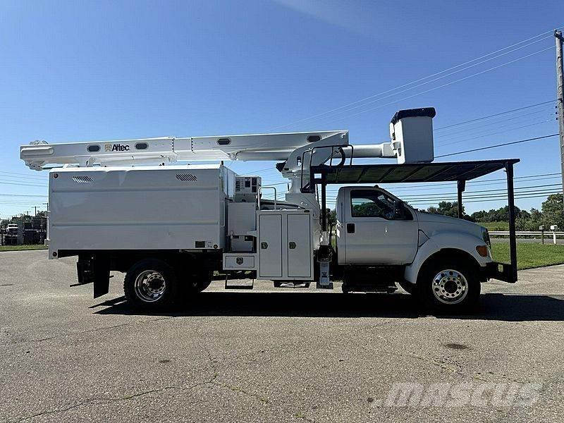 Ford F-750 트럭 탑재 고소작업대