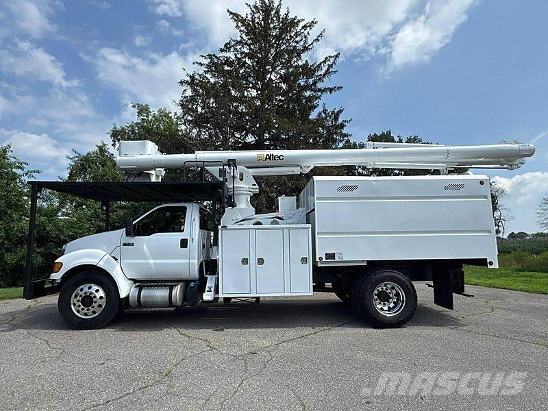 Ford F-750 트럭 탑재 고소작업대