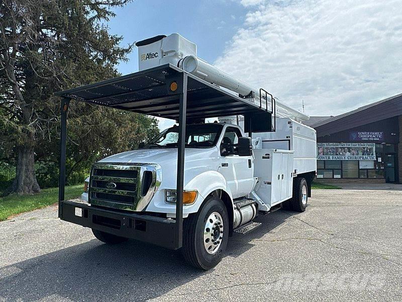Ford F-750 트럭 탑재 고소작업대