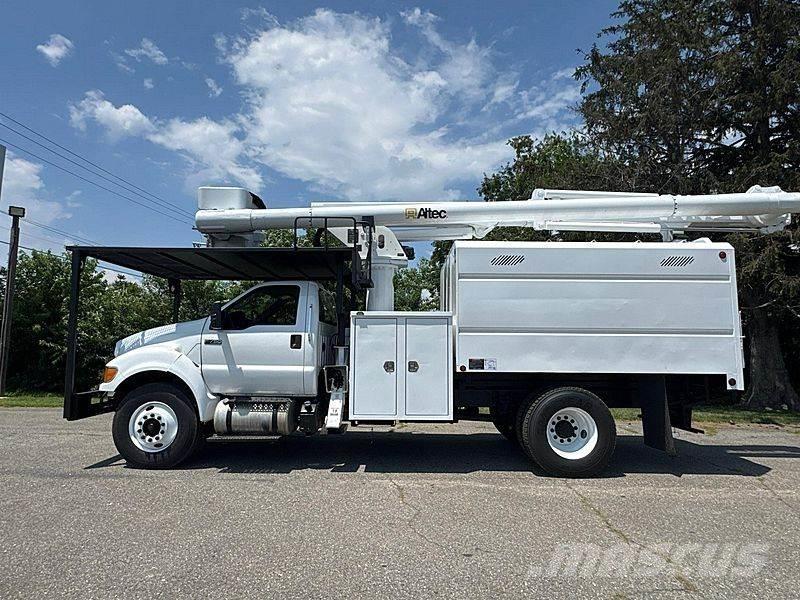 Ford F-750 트럭 탑재 고소작업대