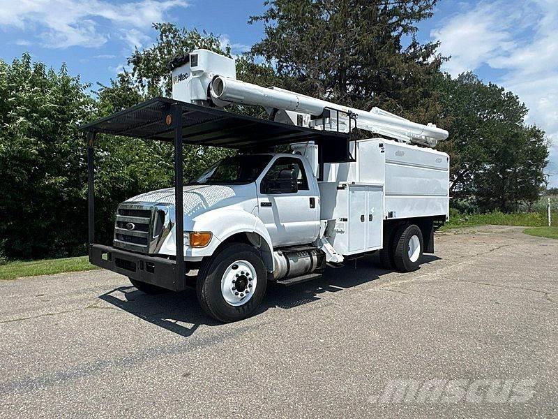 Ford F-750 트럭 탑재 고소작업대