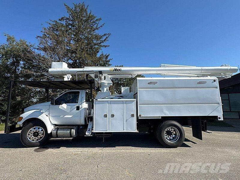 Ford F-750 트럭 탑재 고소작업대