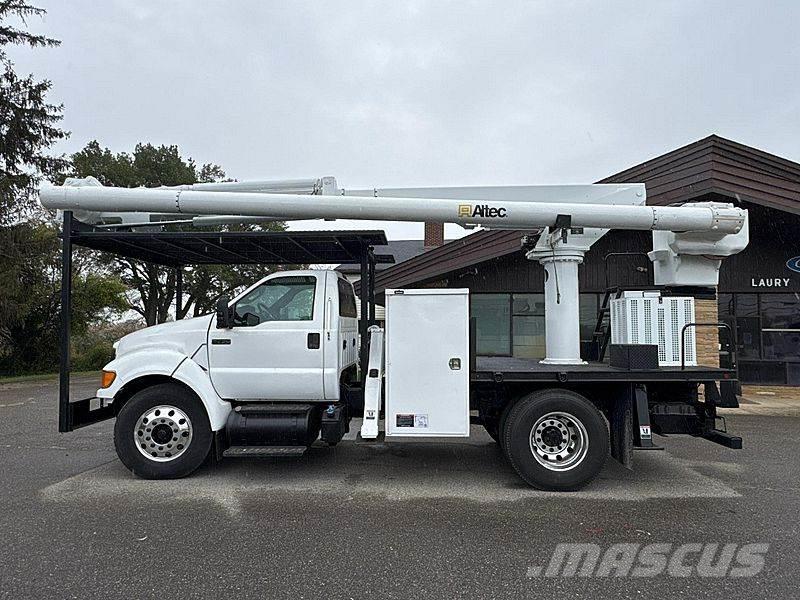Ford F-750 트럭 탑재 고소작업대