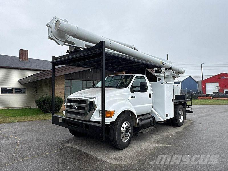 Ford F-750 트럭 탑재 고소작업대