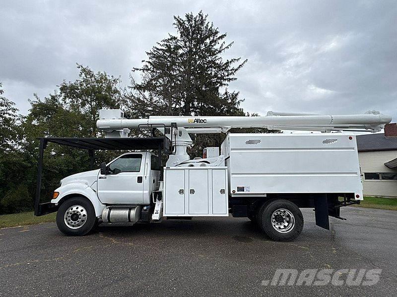 Ford F-750 트럭 탑재 고소작업대