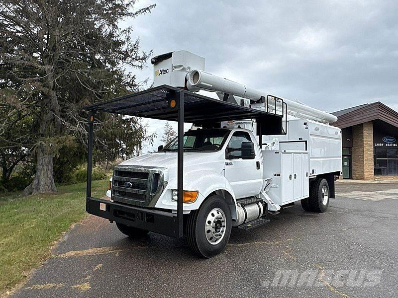 Ford F-750 트럭 탑재 고소작업대