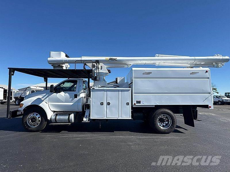 Ford F-750 트럭 탑재 고소작업대