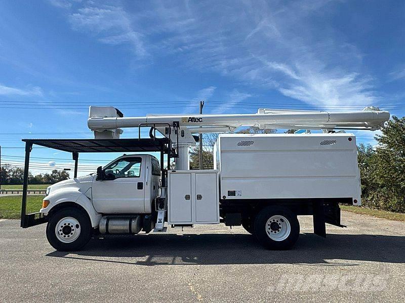 Ford F-750 트럭 탑재 고소작업대