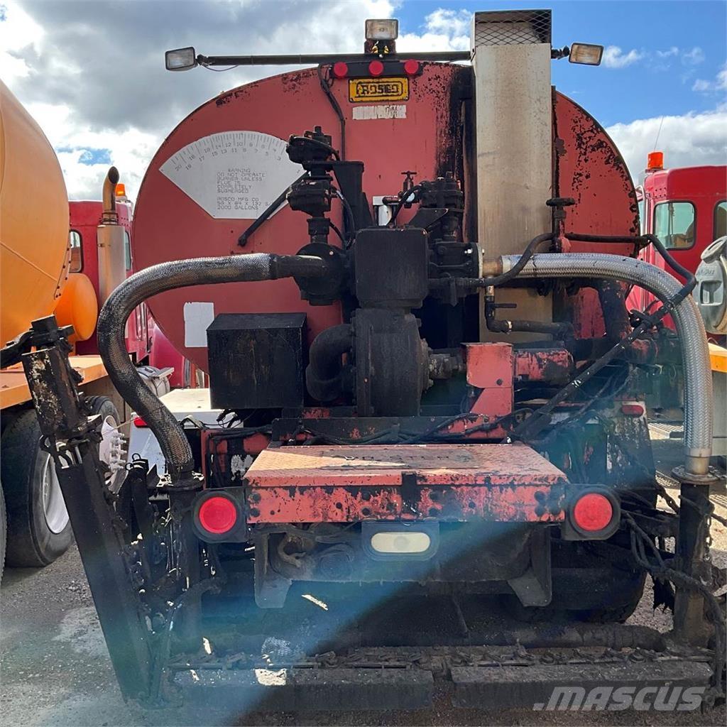 Ford F-800 탱커 트럭