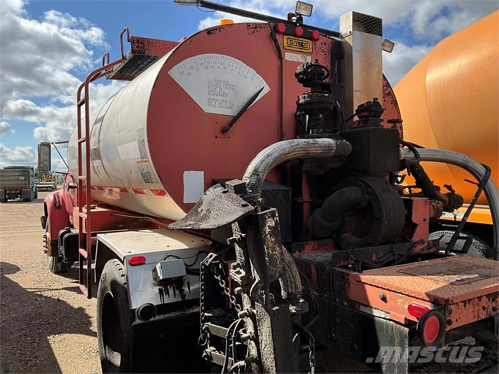 Ford F-800 탱커 트럭