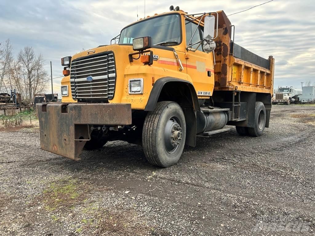 Ford L8000 덤프 트럭