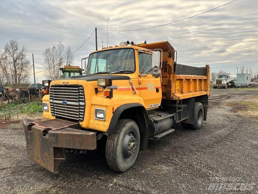 Ford L8000 덤프 트럭