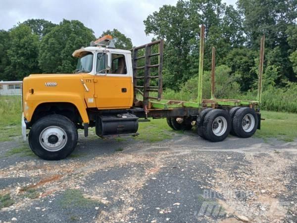 Ford L8000 목재 트럭