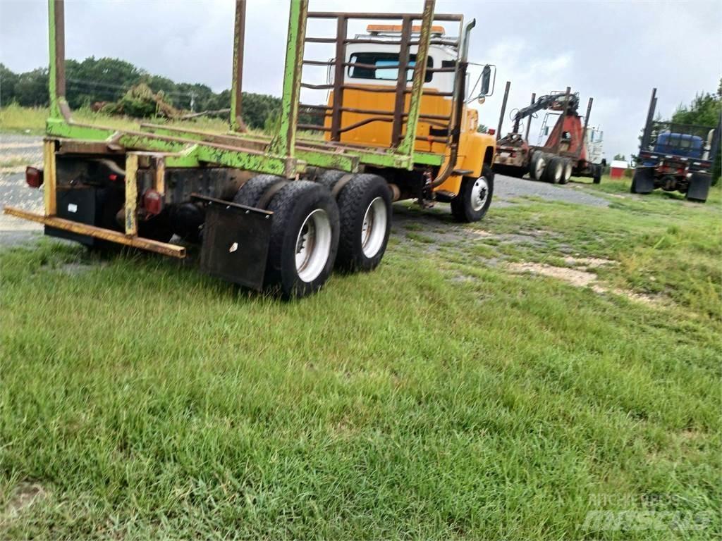 Ford L8000 목재 트럭