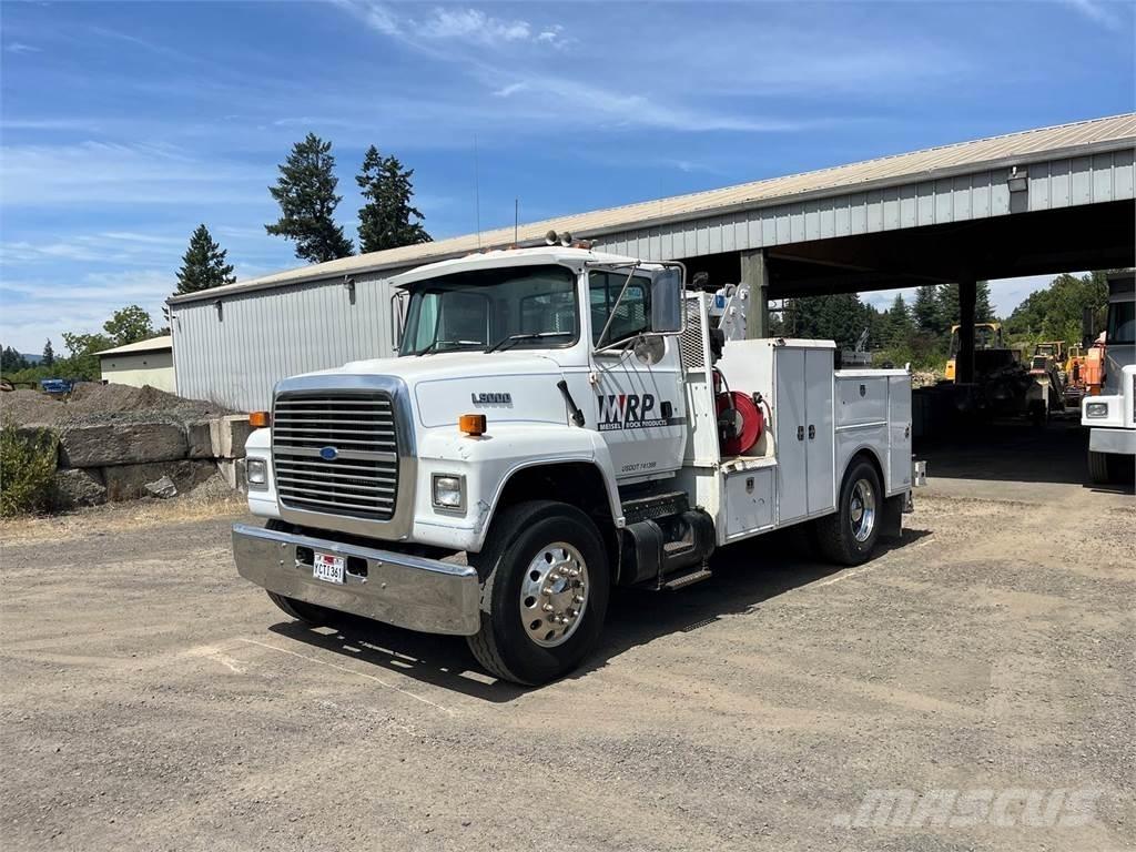 Ford L8000 시립/다목적 차량