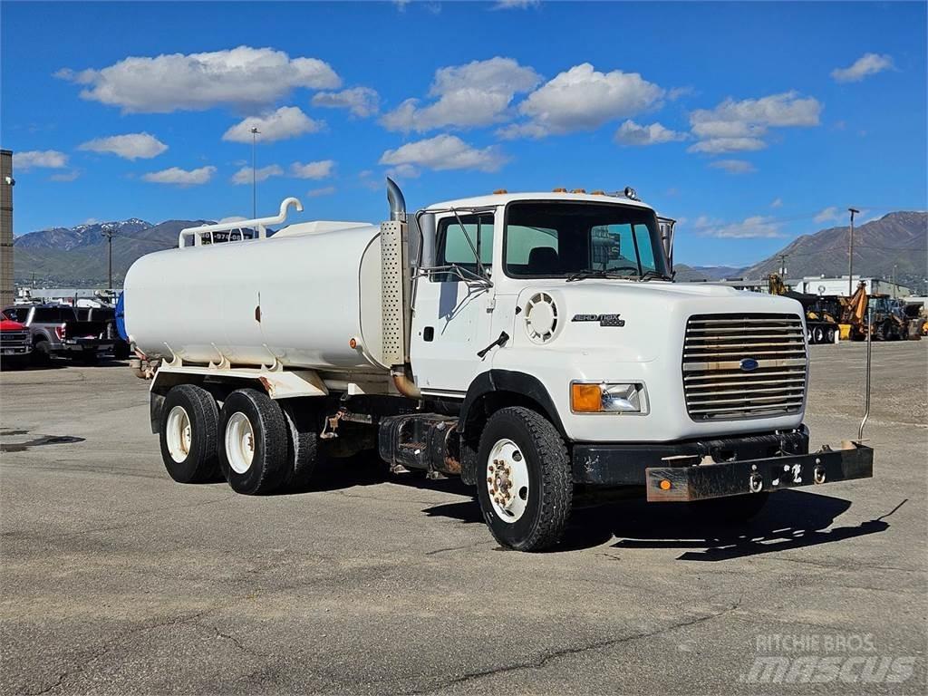 Ford L9000 탱커 트럭