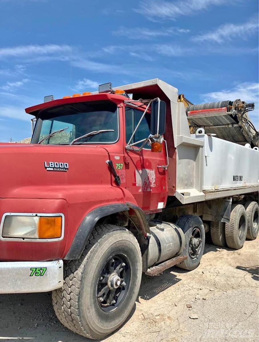 Ford L9000 탱커 트럭