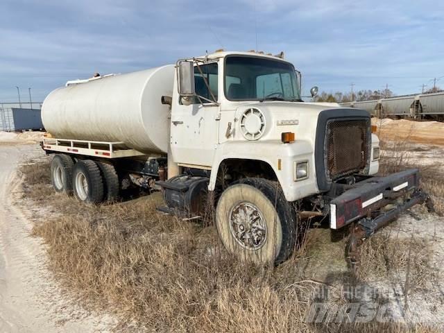 Ford L9000 탱커 트럭