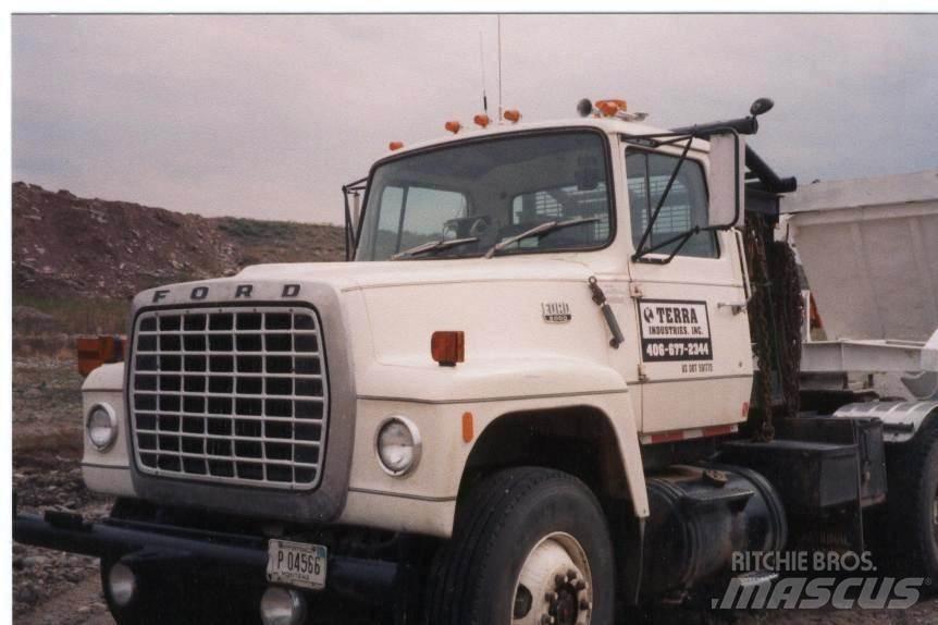 Ford LT9000 플랫베드/윈치 트럭