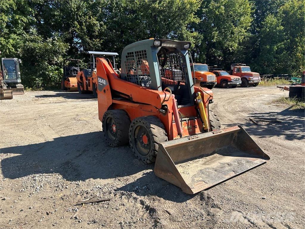 Gehl 5640E 궤도식 로우더