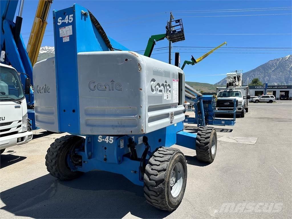 Genie S-45 견인식 전동이동 리프트
