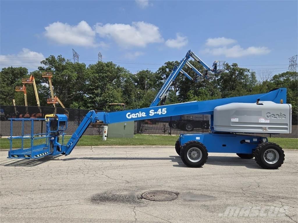 Genie S-45 견인식 전동이동 리프트