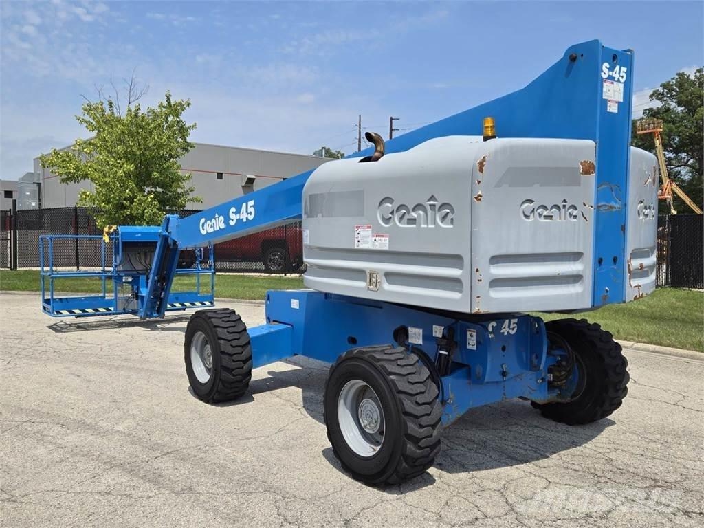 Genie S-45 견인식 전동이동 리프트
