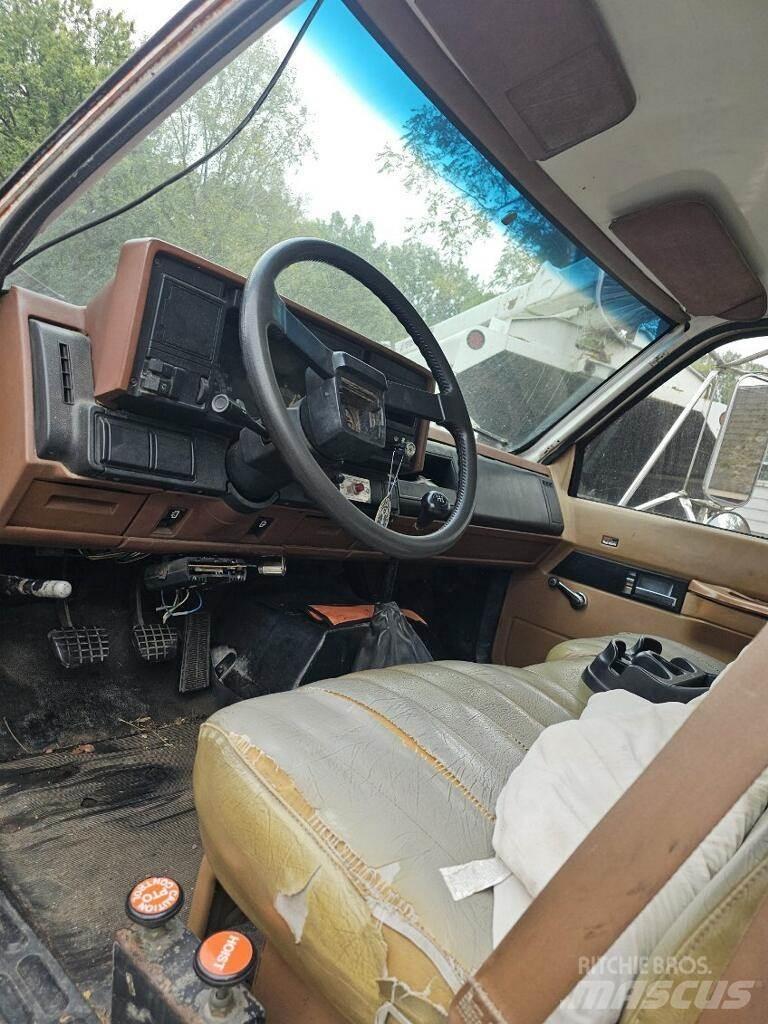 GMC C6000 우드칩 트럭