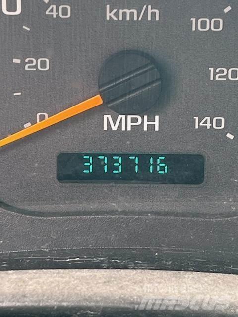 GMC C8 폐기물 수거 트럭