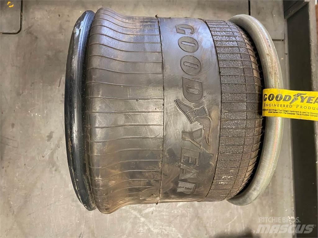 Goodyear  운송 장비 - 기타