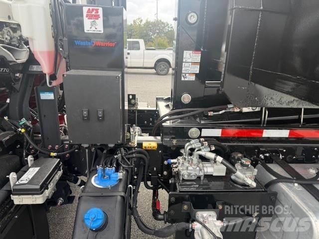 Isuzu FTR 훅 리프트 트럭