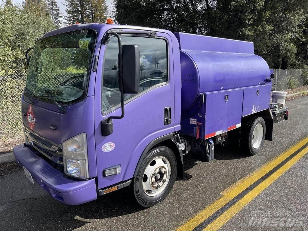 Isuzu NPR 탱커 트럭