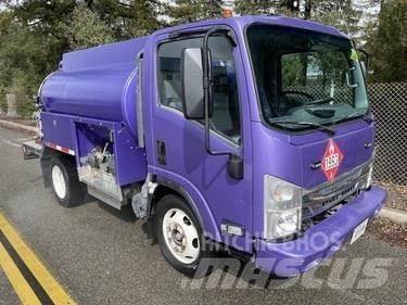 Isuzu NPR 탱커 트럭