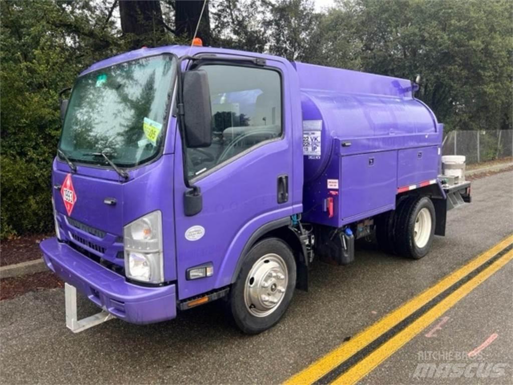 Isuzu NPR 탱커 트럭