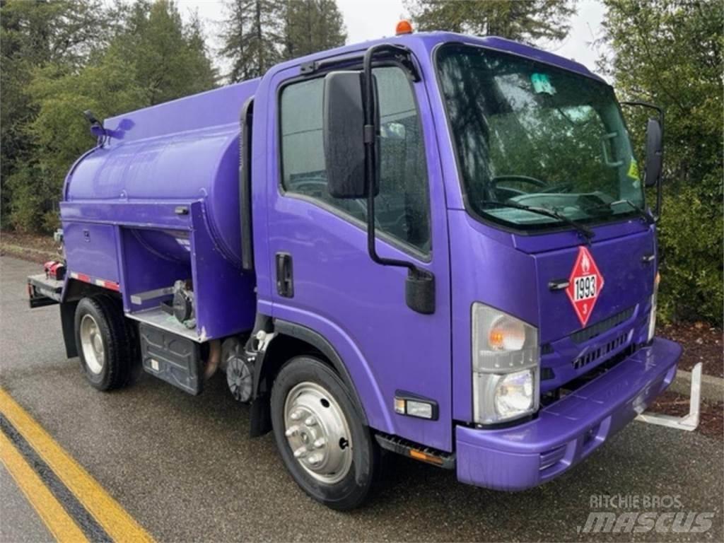 Isuzu NPR 탱커 트럭