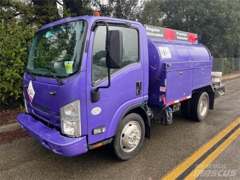 Isuzu NPR 탱커 트럭